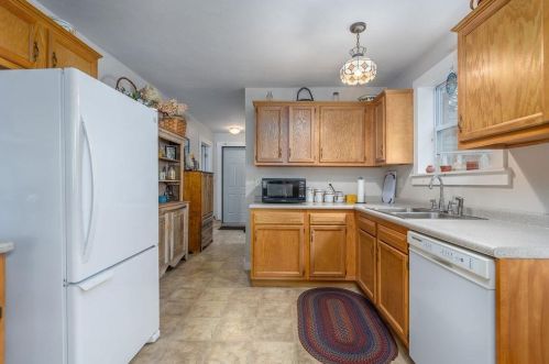 104 Lk Shr Dr, Northwood NH  03261-3707 exterior