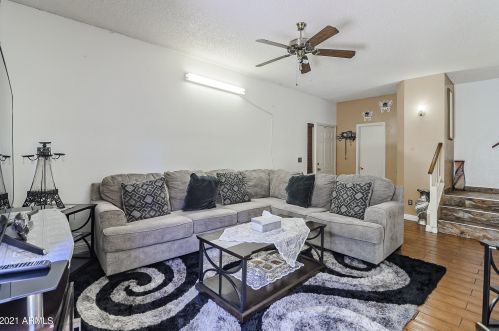 8610 67 Dr, Peoria AZ 85383-7103 exterior