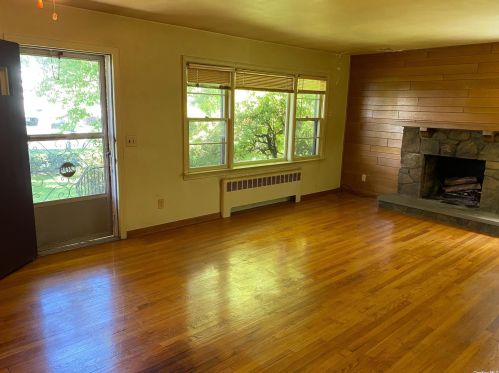 205 4th St, Elwood NY  11731-3525 exterior