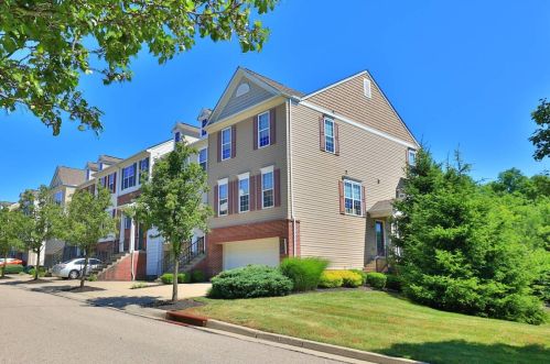 2400 Bluffcrest Ln, Cincinnati, OH 45238-3190
