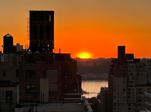 130 79th St, New York NY 10024-6477 exterior