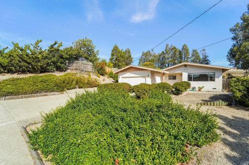 2571 Henry Ave, Pinole, CA 94564-1331