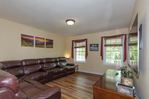 11 Lynwood Rd, Raymond NH  03077-1876 exterior