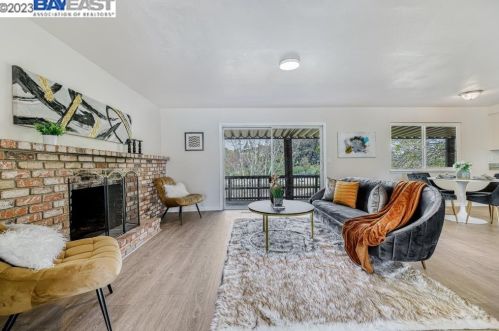 1549 Woodland Dr, West Pittsburg CA  94565-5633 exterior