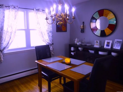 11 Barrington St, Westbury NY  11590-4629 exterior