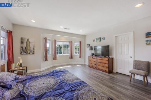 24494 Leona Dr, Hayward CA  94542-1010 exterior