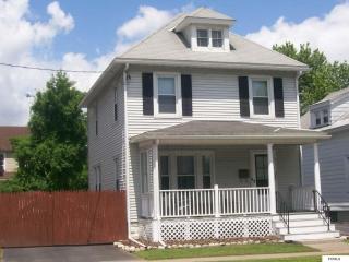 17 Briggs St, Northbush, NY 12095-1401