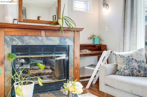 5912 Fremont St, Oakland CA 94608-2217 exterior