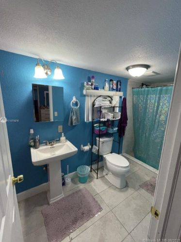 1401 29th St, Hialeah FL  33012-5551 exterior