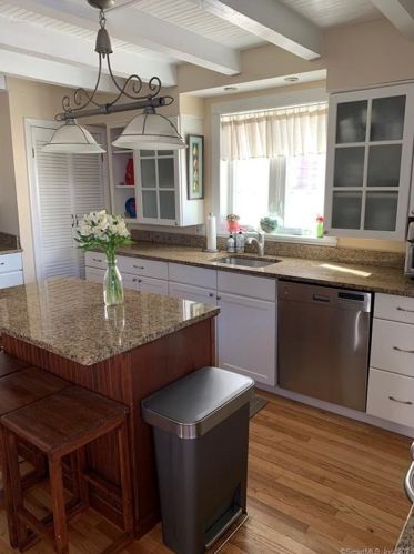 9 Grant St, Milford CT 06460-5311 exterior