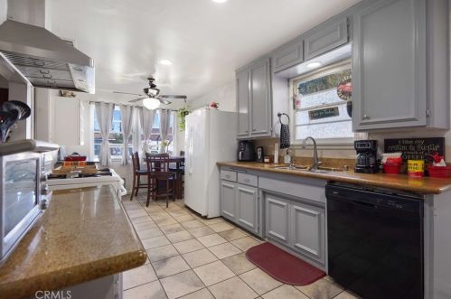 2124 Ash Ave, Fullerton CA  92833-3211 exterior