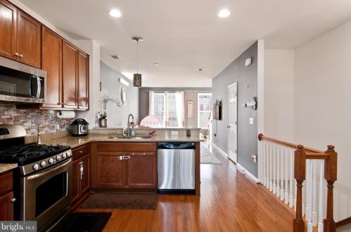 15739 John Diskin Cir, Woodbridge VA  22191-6551 exterior