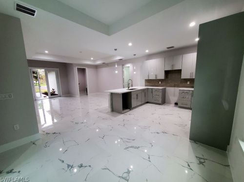 2584 70th Ave, Naples, FL 34120-6456