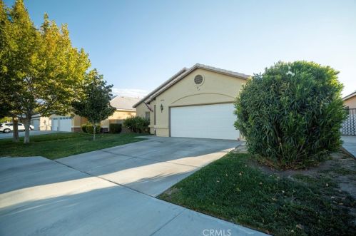 44112 Westridge Dr, Lancaster, CA 93536-6829