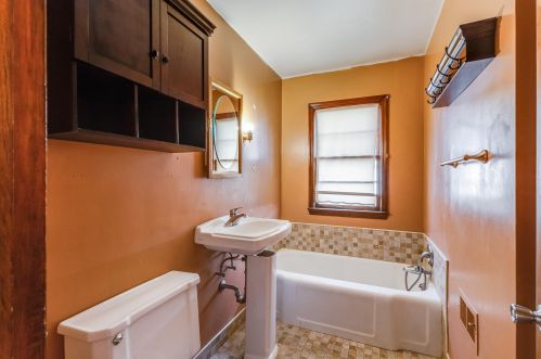 7006 39 Ave, Kenosha WI 53142-1915 exterior