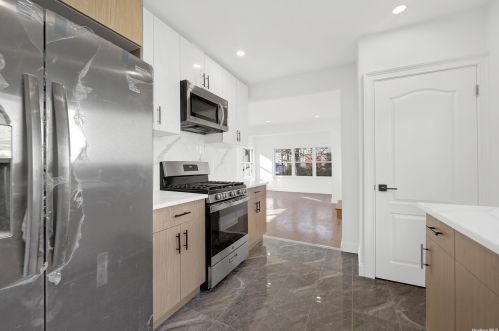 1327 Scimitar Ave, Floral Park NY  11003-3312 exterior