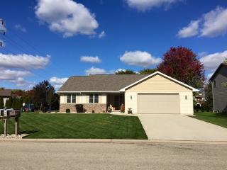 918 Mill Pond Ln, Neenah, WI 54956-1380