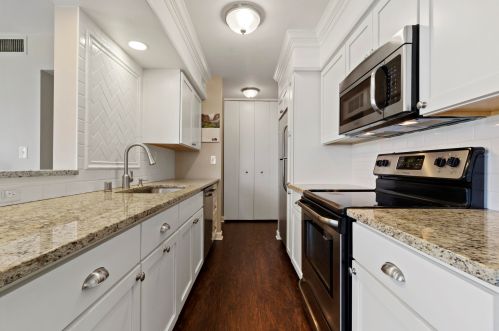 315 West Ave, Waukesha, WI 53186-4572