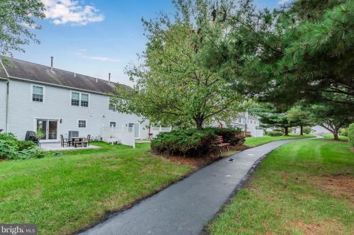 6229 Spg Knl Dr, Harrisburg PA 17111-6862 exterior