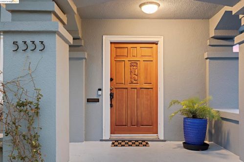 5333 El Camile Ave, Oakland CA  94619-3210 exterior