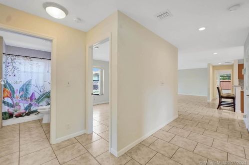 711 3rd Pl, Dania Beach FL  33004-4924 exterior