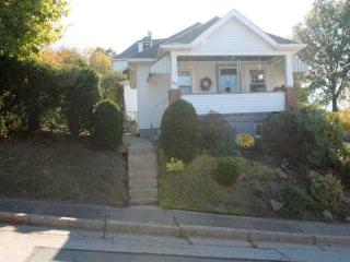 816 Evans St, Jeannette, PA 15644-1409