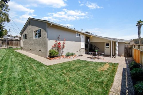 1570 Claremont Dr, San Bruno CA  94066-2708 exterior