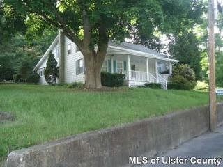 36 Grand St, Highland, NY 12528-1202