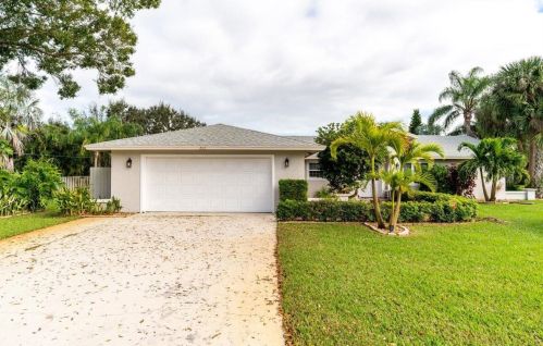 2013 Hanford Rd, Fort Pierce, FL 34952-8863