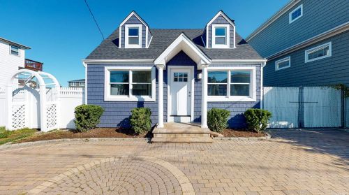 29 Mitchell Ave, Babylon, NY 11702-4108