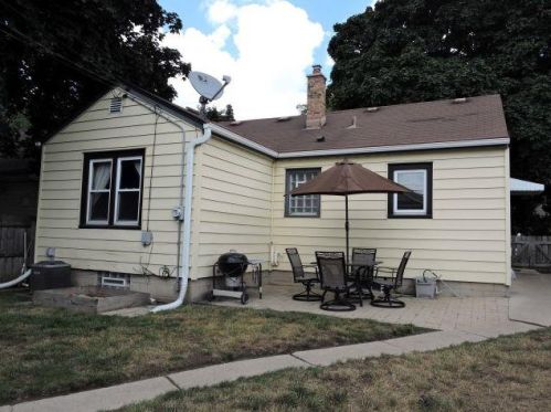 2225 107, Milwaukee WI 53226-2321 exterior