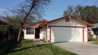 1018 Davis St, Hanford, CA 93230-5616