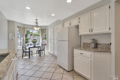 551 Shagbark St, Windsor CA  95492-8143 exterior