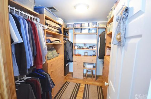 317 New Durham Rd, Piscataway NJ  08854-5311 exterior