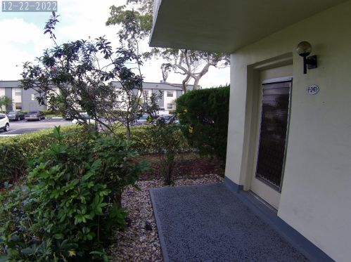 241 Piedmont F, Delray Beach FL  33484-5040 exterior