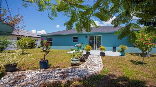 218 16th Ter, Cape Coral, FL 33909-5278