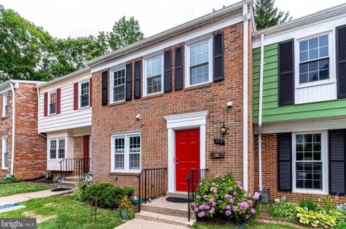 8819 Surveyors Pl, Springfield, VA 22152-2226