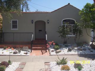 7170 Rosewood Ave, Los Angeles CA  90036-1924 exterior