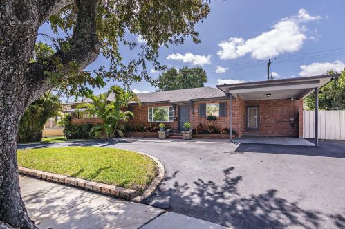 520 51st St, West Palm Beach, FL 33407-2718