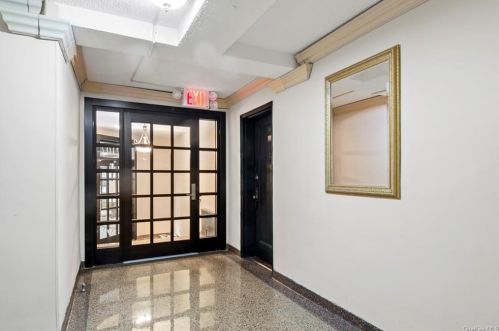 2107 Wallace Ave, Bronx, NY 10462-2471
