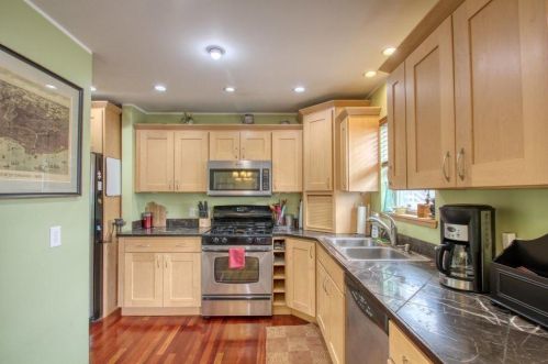 2126 Palmer St, Milwaukee WI 53212-3243 exterior