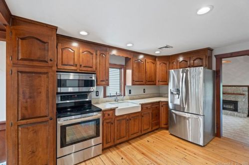1305 Main St, Wapping CT  06074-2454 exterior