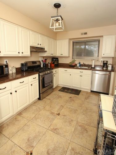 42 Front Ct, Old Bridge NJ  08857-1943 exterior