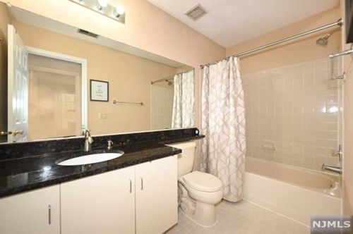 1422 York St, Mahwah NJ  07430-3268 exterior