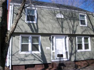 211 Oak St, Manchester, CT 06040-6147