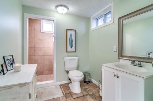 32 Damon Ave, Nashua NH  03064-1228 exterior