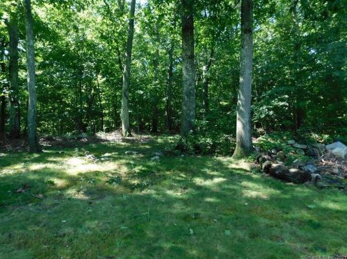 31 Linda Ave, Uncasville CT  06382-1722 exterior