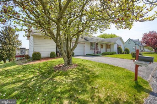 203 Hazel St, Moselem, PA 19526-9714