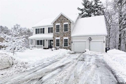 2 Flower Hill Ct, Schenectady, NY 12309-1657