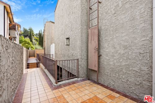 327 Madison Way, Glendale CA  91205-3325 exterior